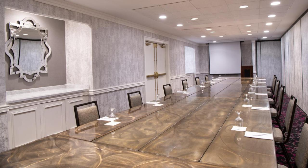 The Churchill Near Embassy Row Hotel 4*