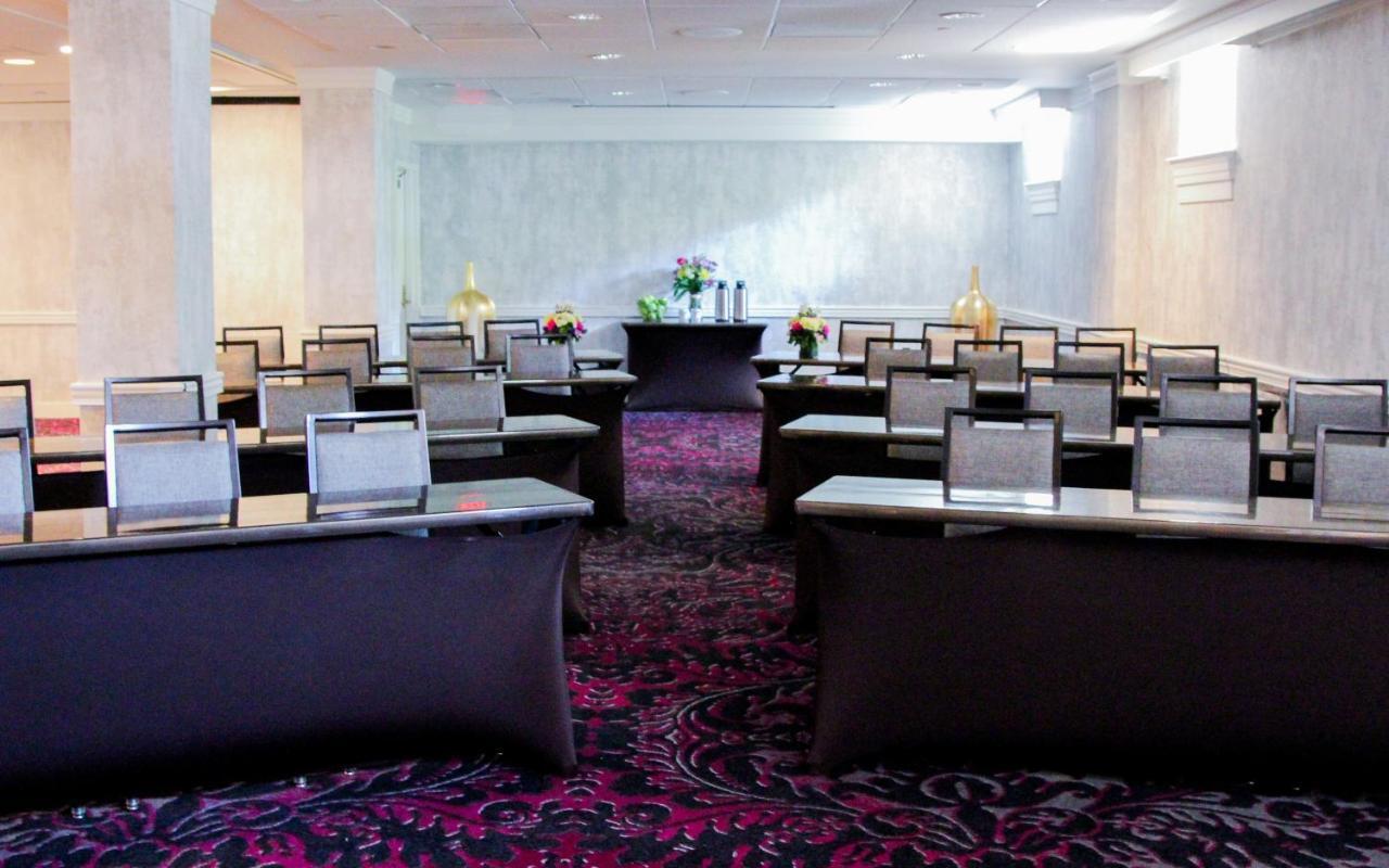 The Churchill Near Embassy Row Hotel 4*